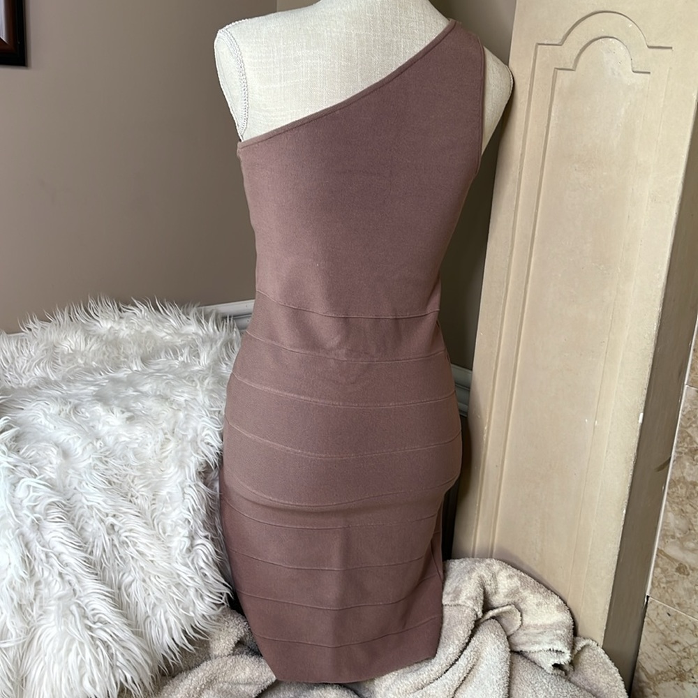 Dress - Picture 2 of 4